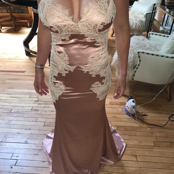 Formal dress - Picture 1 of 3